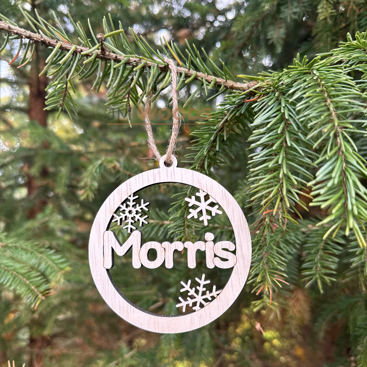 Houten Kerstbal met Naam en Sneeuwvlokken